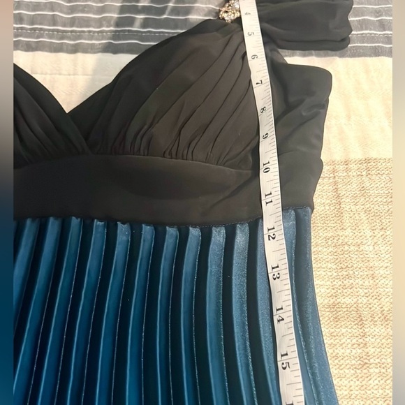 🔥Betsy & Adam,Stunning Statement Gown, Long Ity Ombre Charmous Dress,EUC,Size 6 - Picture 13 of 16